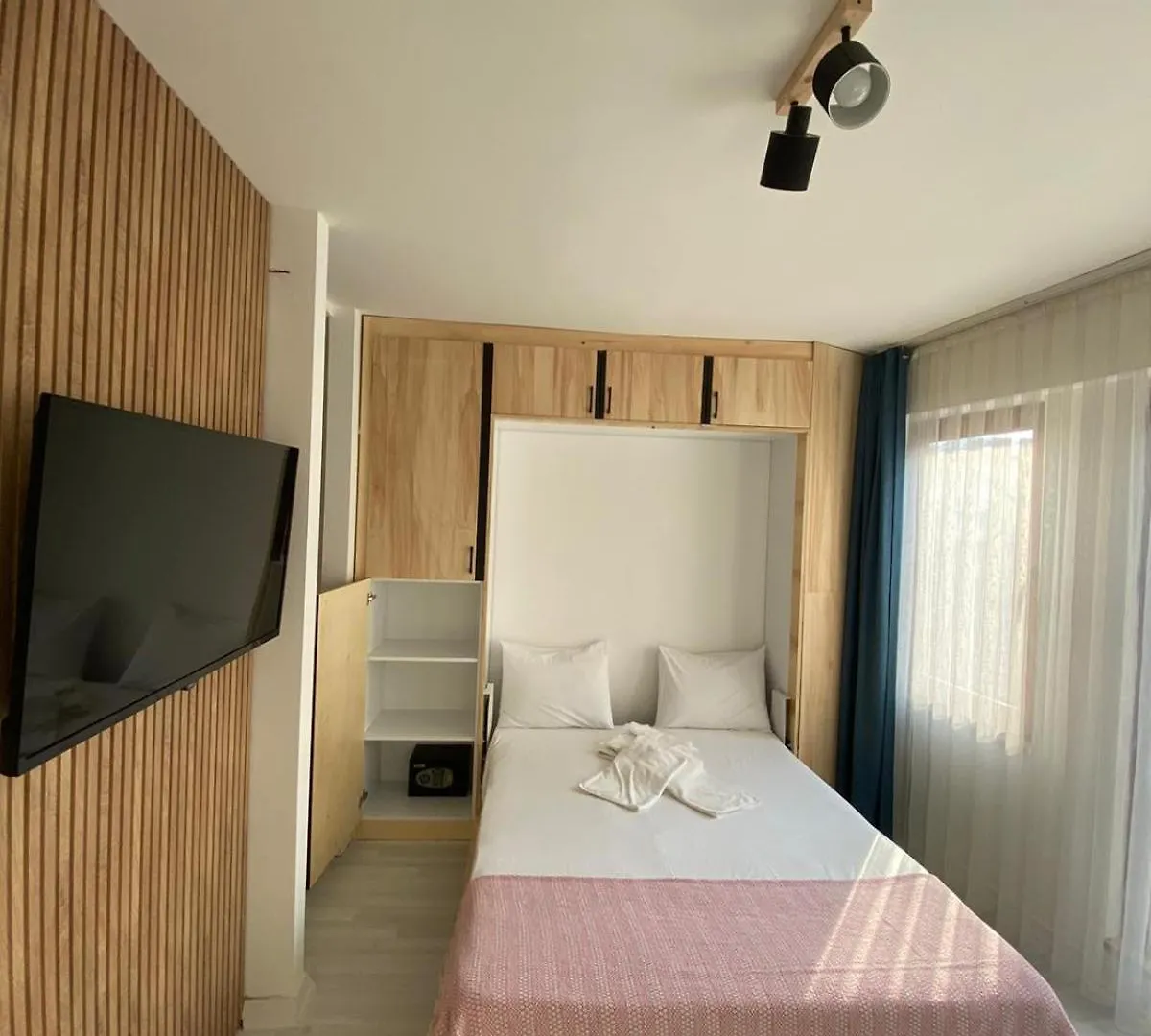Istanbul Hub Flats Hotel 4*,